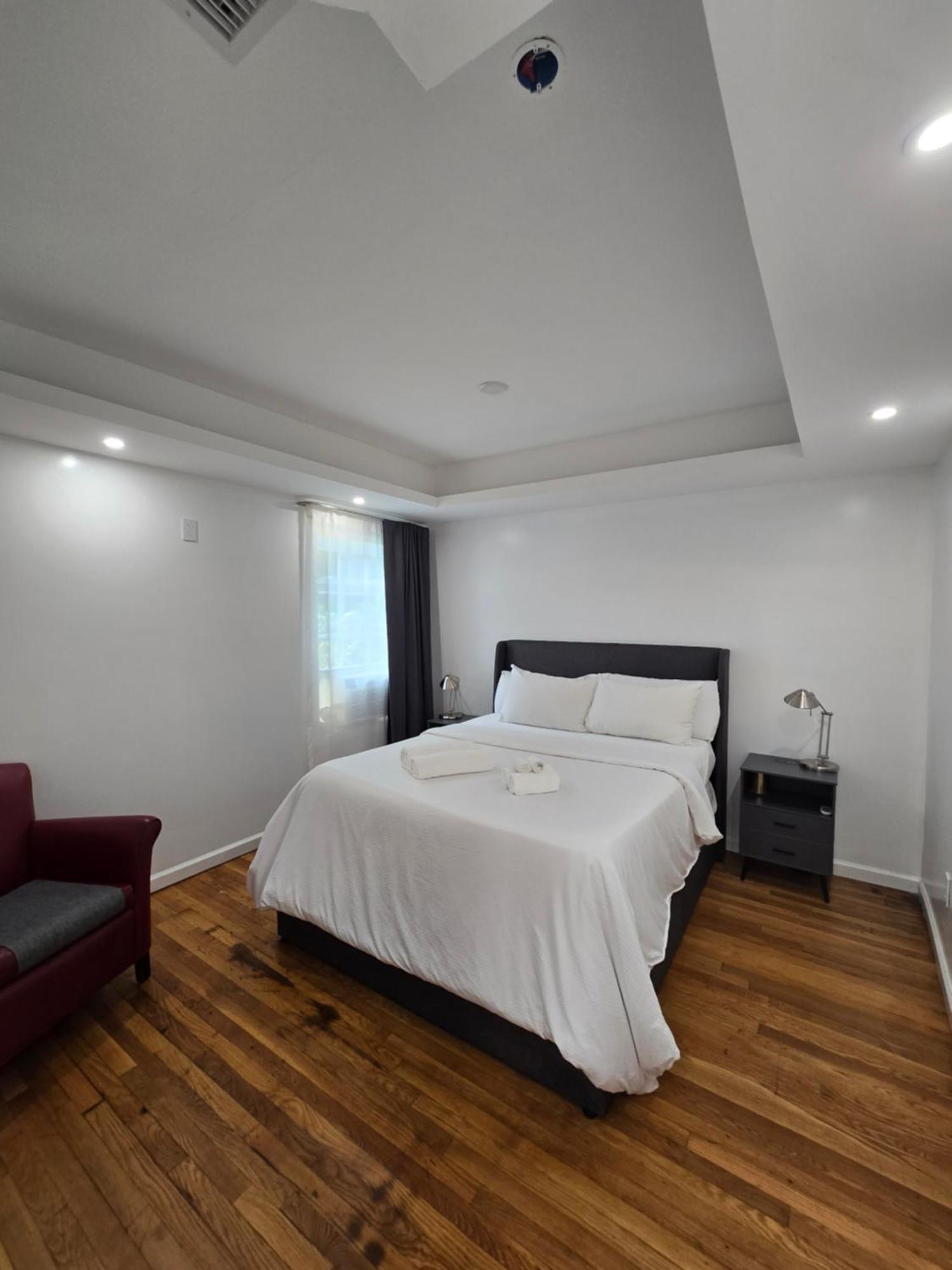 Beautiful Boston Bedroom - New Renovation מראה חיצוני תמונה